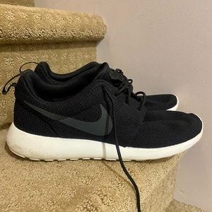 Size 9.5 Nike men’s athletic shoes